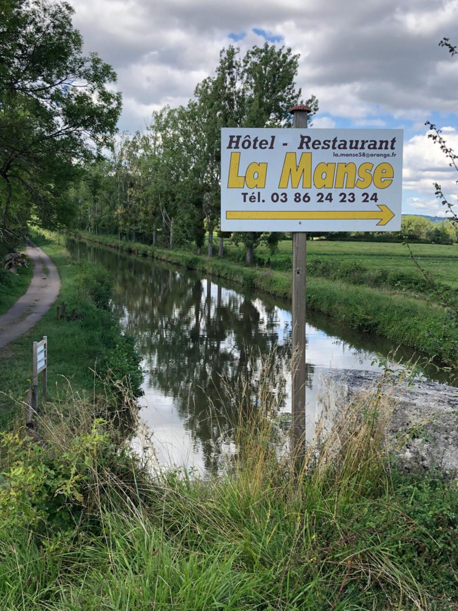 Hotel Restaurant La Manse Dornecy المظهر الخارجي الصورة